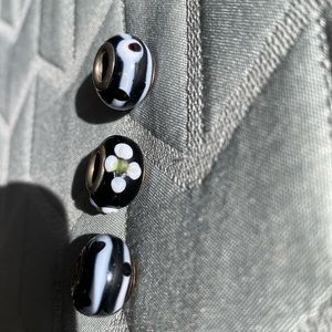 3/$12 Glass charm beads bracelet